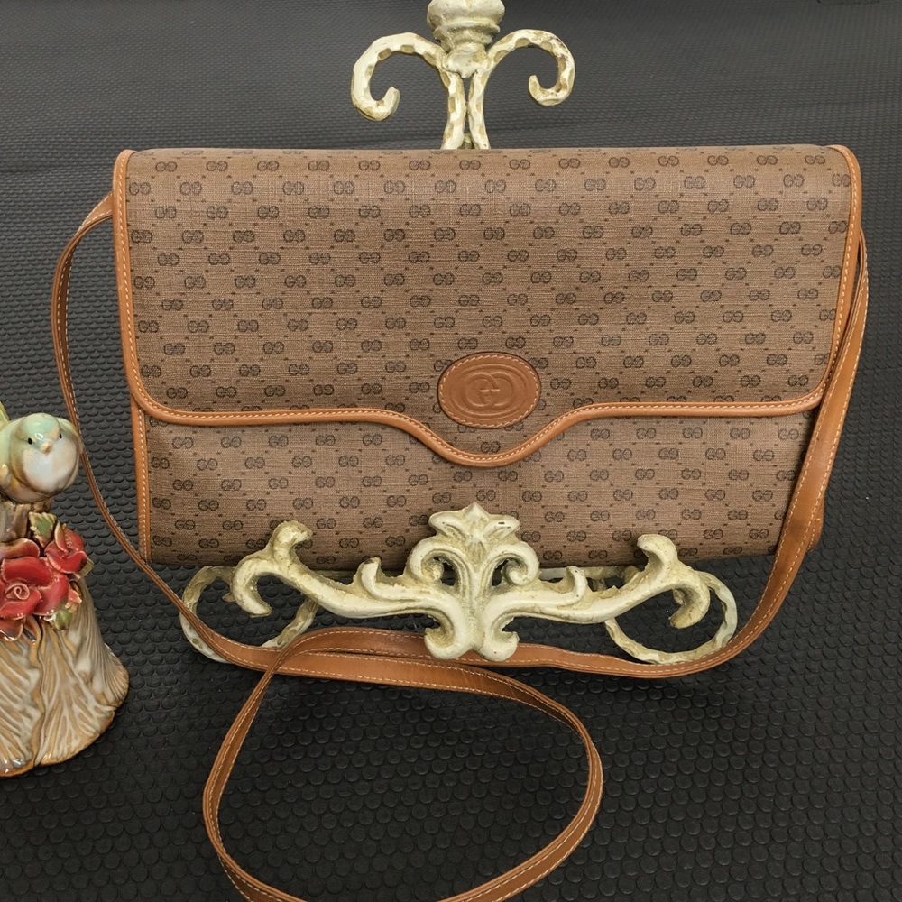 Vintage Gucci cross body with removable strap